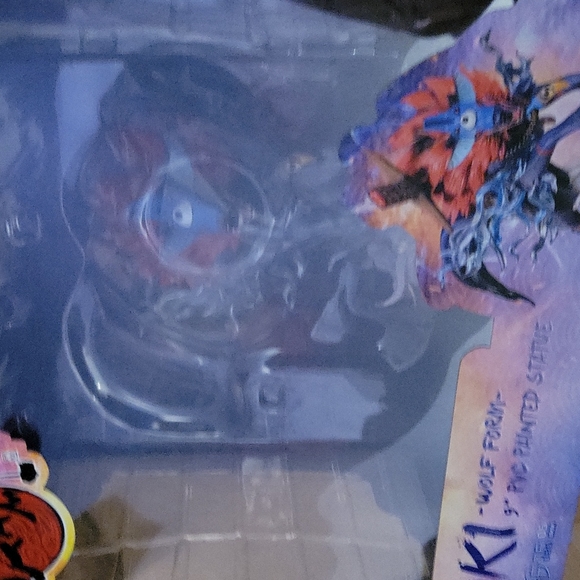 Oki wolf form 9" pvc painted statue new in box capcom toy figure - Picture 3 of 8
